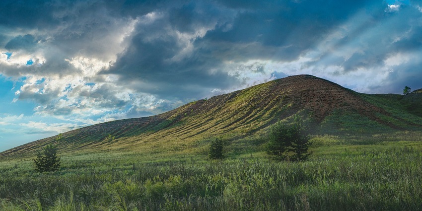 A picture capturing the scenic Thirumoorthy Hills, a top nature and adventure destination.