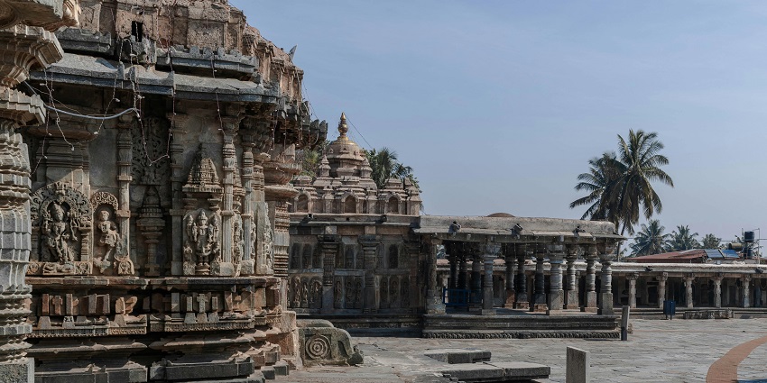 An image showing beautiful architecture resembling the structure of Thirumoorthy Temple.