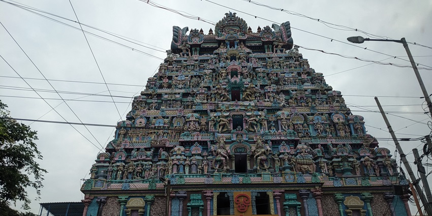 Thiruvanaikaval Jambukeswarar Temple from the front with its detailed architecture.