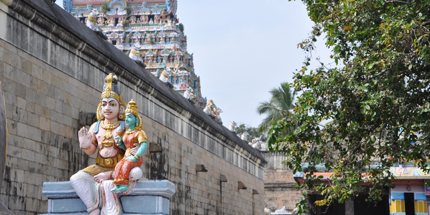 Mahalingeswarar Temple is one of the major places to visit near Kumbakonam for pilgrims.