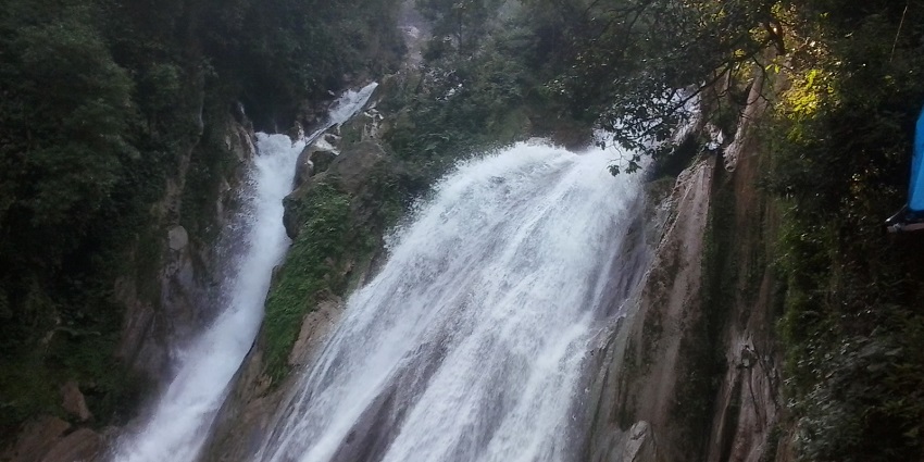 A glimpse of Tiger Falls, a gushing water creates a beautiful scenery at this location.