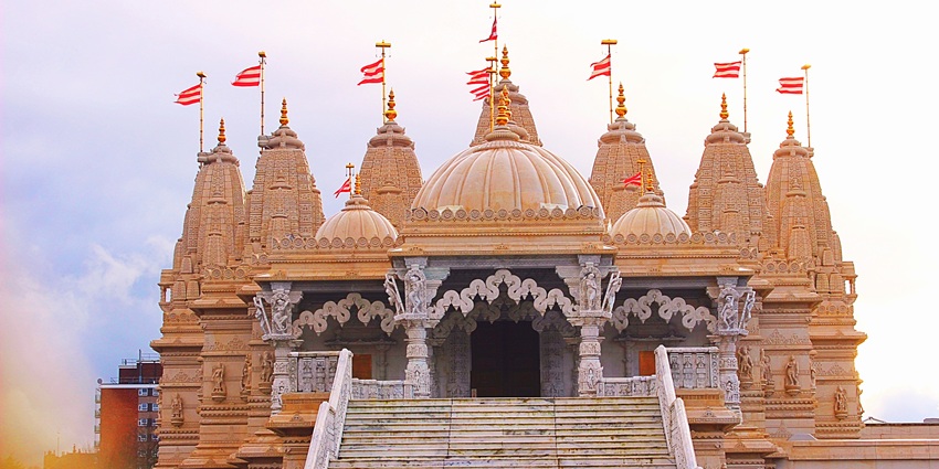 A glimpse of the Tigreswar Mahadev Temple, one of the top places to visit in Pangot.