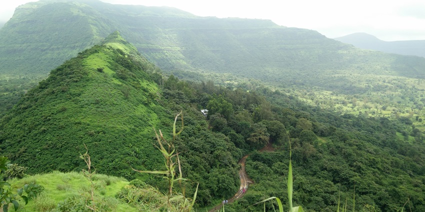 Tikona Fort is an ancient fort, perfect to visit after Sant Darshan Museum in Hadshi.