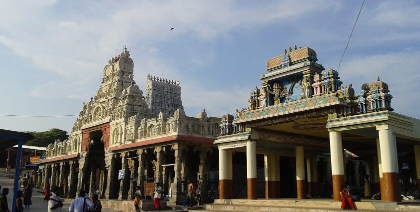 An image of Tiruchendur Temple, one of the famous tourist attractions in Tamil Nadu.