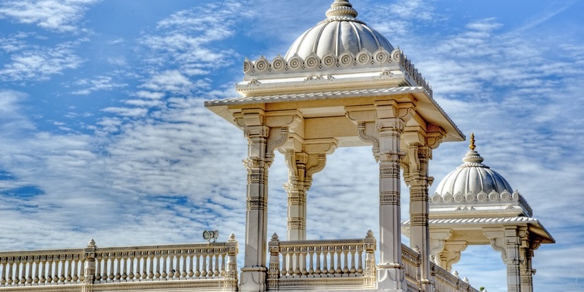 An image of Arthanareeswarar Temple, a famous place to visit around Kodiveri Waterfalls.