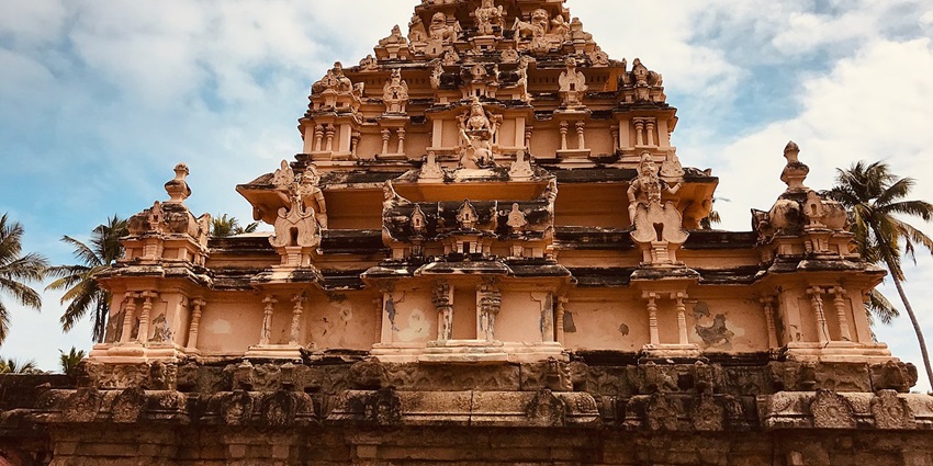 Tirunallar Temple is another one of the Pithru Tharpanam temples in Tamil Nadu