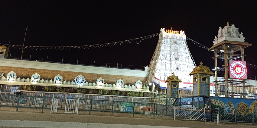 Panoramic night view of the massive and pristine structure of the famous Tirupati temple.