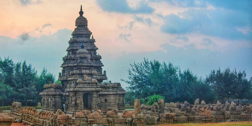 Outer view of a skillfully built temple resembling peace.