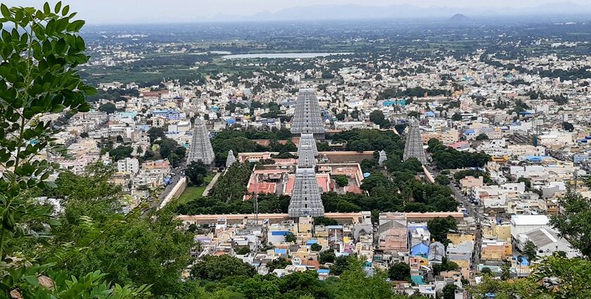 A stunning view of the Arunachaleswara Temple in Thiruvannamalai, Tamil Nadu, India.