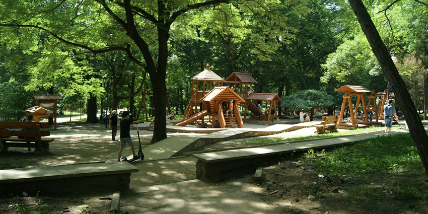 Explore the Tiyana Ifza Faraz Garden - one of the places to visit near Thirupullani Temple.