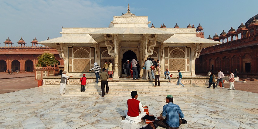 A picture of Salim Chishti’s tomb, which hosts some of the top things to do in Fatehpur Sikri