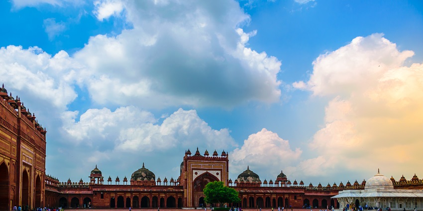 An image of Salim Chisti Tomb, which is one of the best places to visit in Fatehpur Sikri.