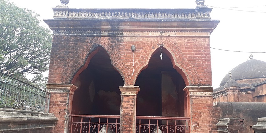 Tomb of Sher Afghan is a historical place to visit in Bardhaman