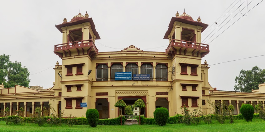 One of the places to visit near Funtasia Water Park, Varanasi, is the historic Maidagin Town Hall.