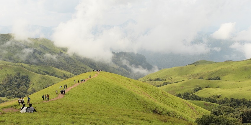 Enjoy the gorgeous view and trek, one of the adventurous things to do in Uttarkashi.
