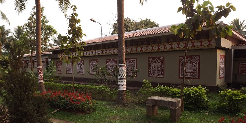 Tribal Museum displays the exhibits of jewellery, tools and weapons,