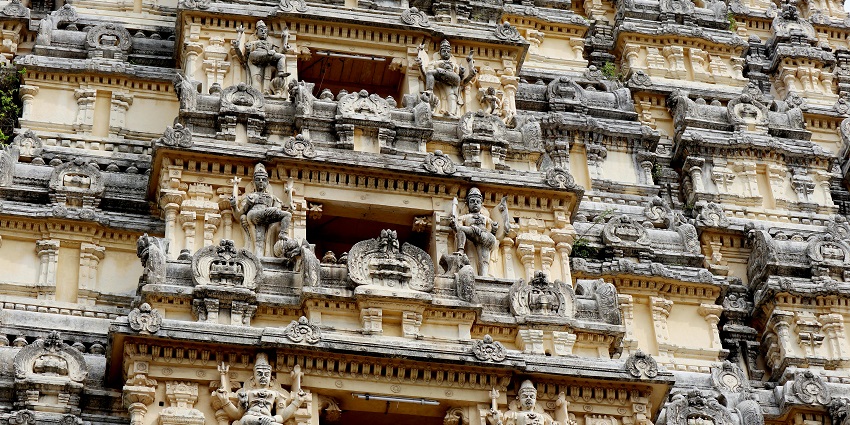 An image showing the walls of the Trishakthi Varahi temple, a very popular temple in Vellore.