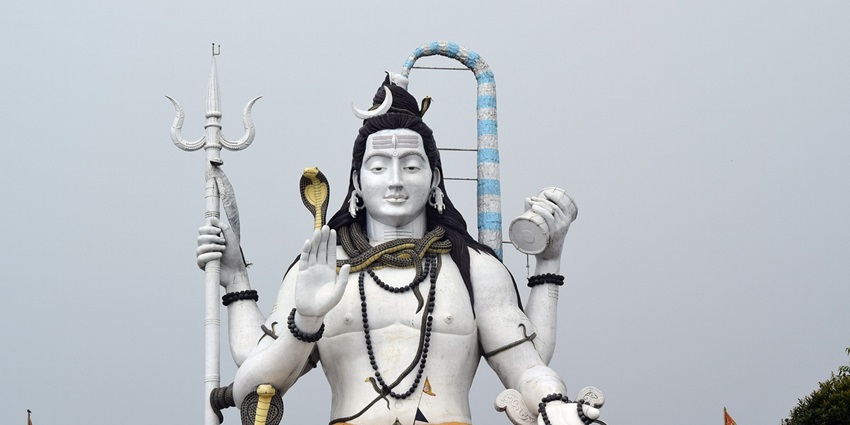 A sculpture of lord shiva in Trivati Nath Temple, a tourist attraction near Bareilly Fun City Water Park.