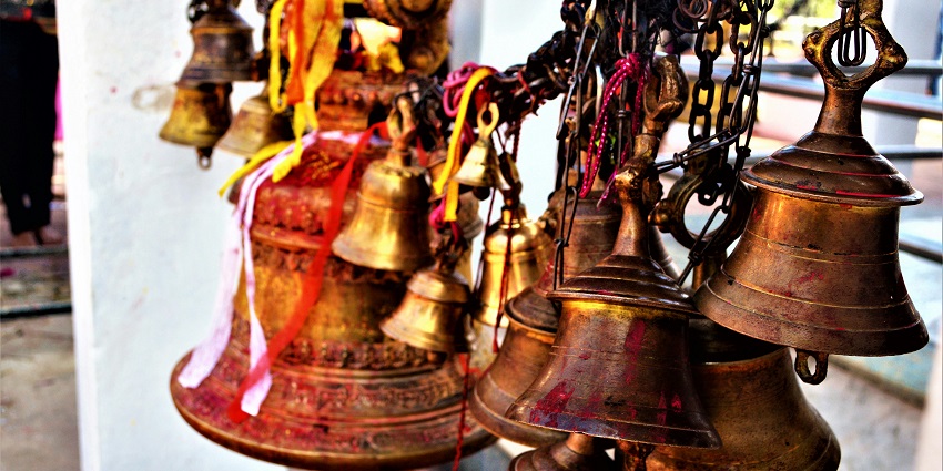 A view of an ongoing pooja at Trivati Nath Temple near Boond Water Park, Bareilly.