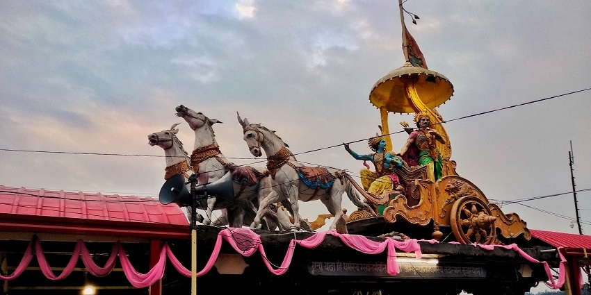 In June, a place to visit in Rishikesh is Triveni Ghat, a spiritual cleansing ritual.