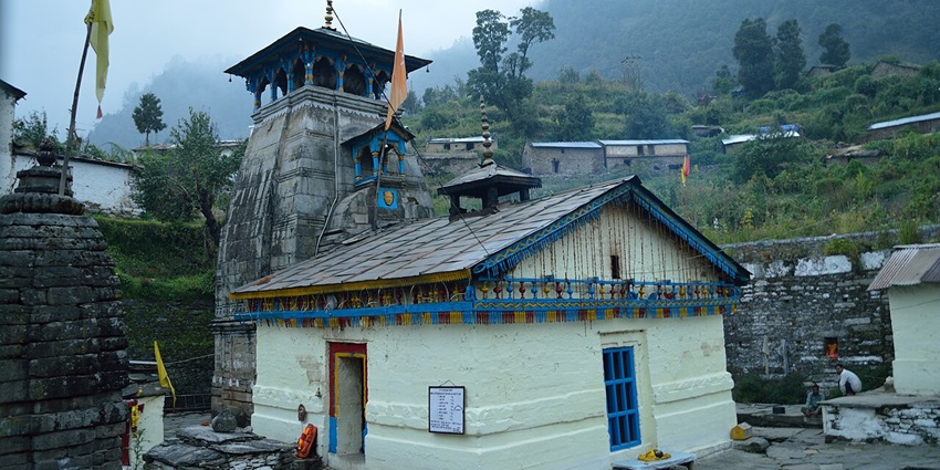 Triyuginarayan temple: Site of Lord Shiva’s wedding and eternal flame attraction.