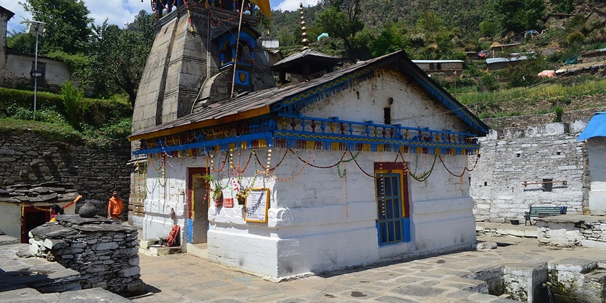 Places to visit in Rudraprayag feature a temple dedicated to Lord Shiva and goddess Parvati.