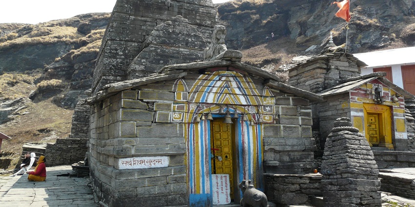 Ancient stone structure of Tungnath Temple, the world’s highest Shiva shrine, set against a rugged Himalayan backdrop.