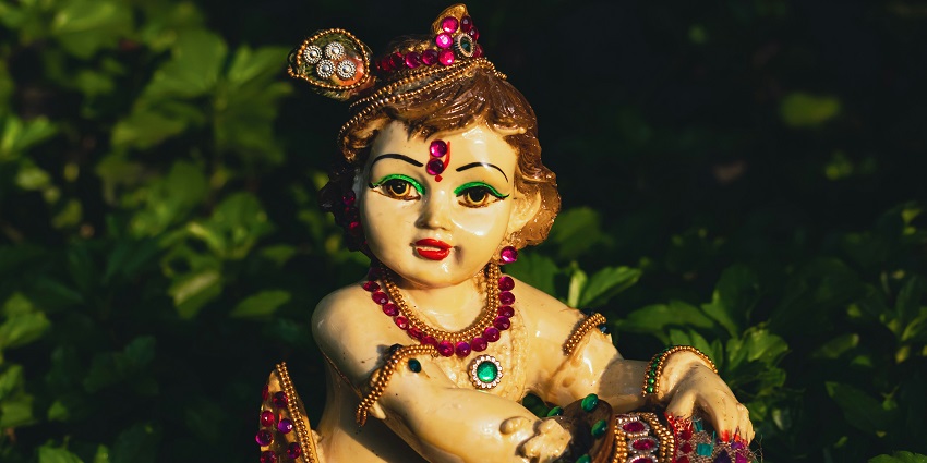 An inside view of the Valentine's Temple, a tourist attraction near the Sholingur Temple.