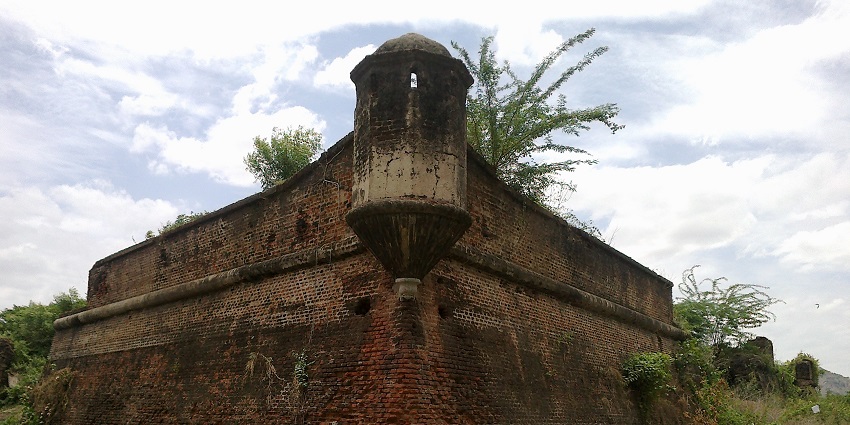 A corner view shows a Vandavasi Fort watch tower in Tiruvannamalai District, Tamil Nadu.