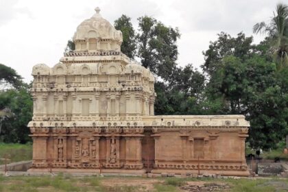 The bustling city of Trichy has Koranganathar temple, Srinivasanallur.