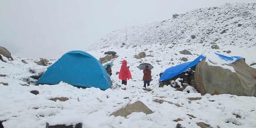 Vasuki Tal near Kedarnath temple with panoramic views and serene waters.