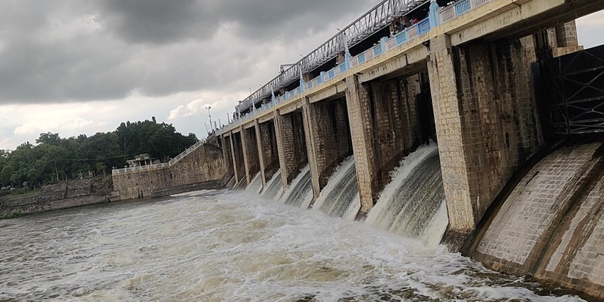 image of Veedu dam - A side view of the Veedur Dam near Melmalayanur Temple