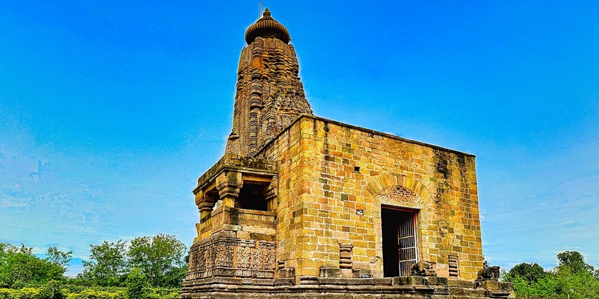 Entrance to one of the small ancient temples in India, similar to the Periyandavar Temple.