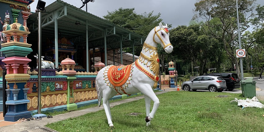 The horse outside the temple represents Lord Muneeswaran, the guardian of vehicles.
