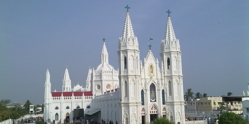 Front view of Vailankanni Church with white facade and tall twin spires visible–places to visit in velankanni