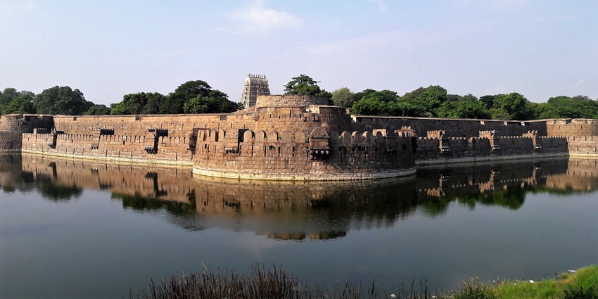 Image of Vellore Fort is an archaeological monument in Vellore, a town in the South Indian state of Tamil Nadu