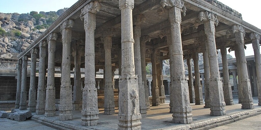 A 1000-pillar mandapam at one of the temples near Melmalayanur Temple