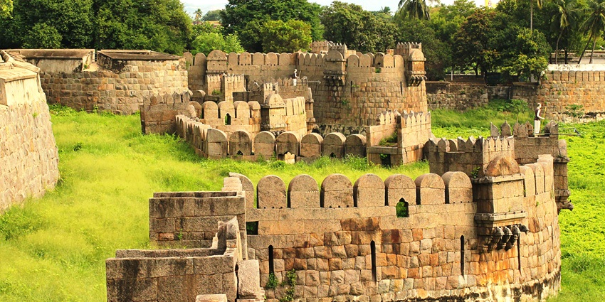 Vijayanagar Fort is one of the best places to visit in Thanjavur for every traveller.