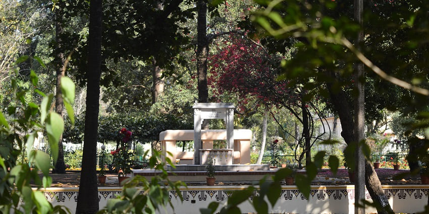 Meditating at Chhatimtala in Bolpur is one of the peaceful things to relax yourself.