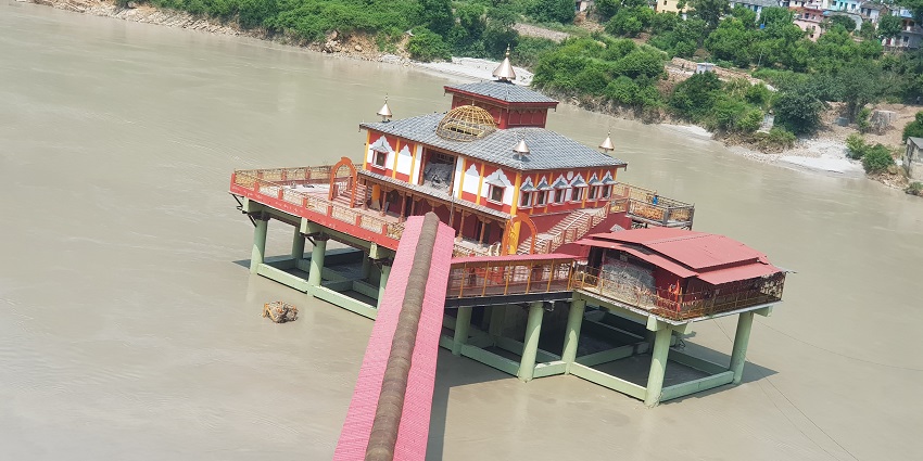 Visiting Dhari Devi Temple in NH-58, one of the holy things to do in Rudraprayag.