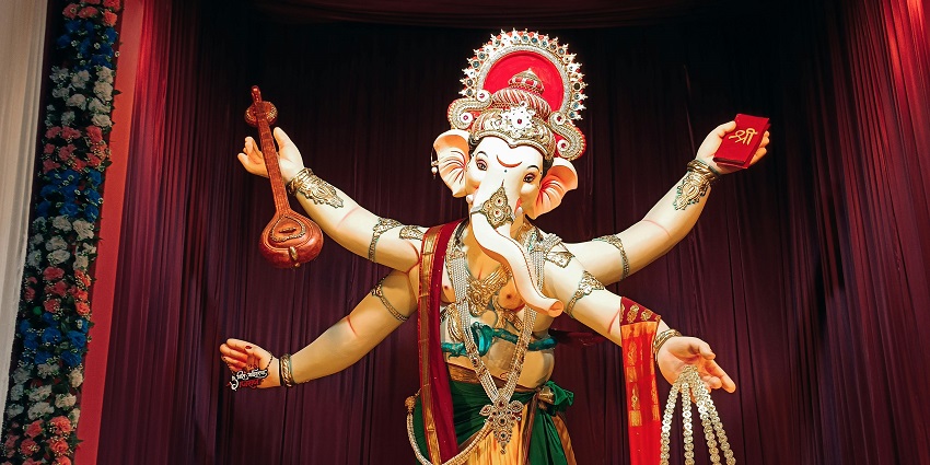 Hedvi Ganesh Temple is dedicated to Lord Ganesh in peaceful surroundings