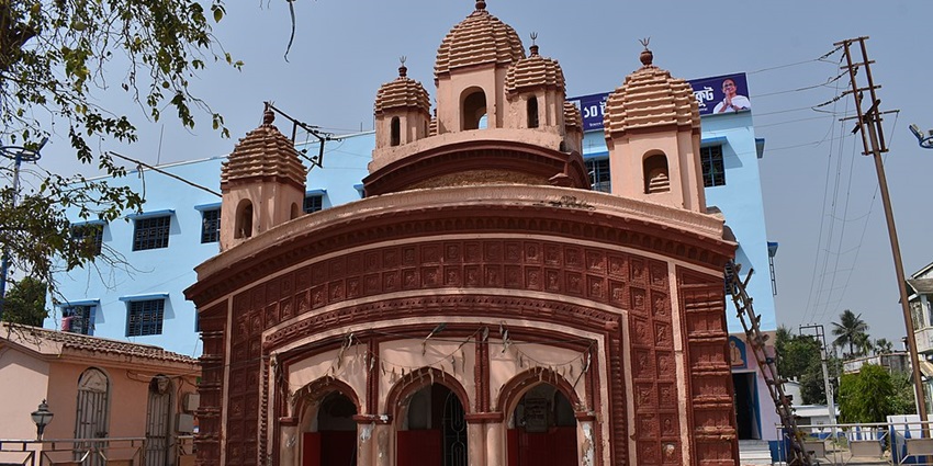 Seek blessings of Maa Kali by visiting this temple among things to do in Siliguri.