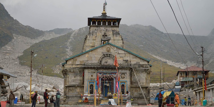 Things to do in Kedarnath include visiting the temple surrounded by stunning Himalayan landscapes