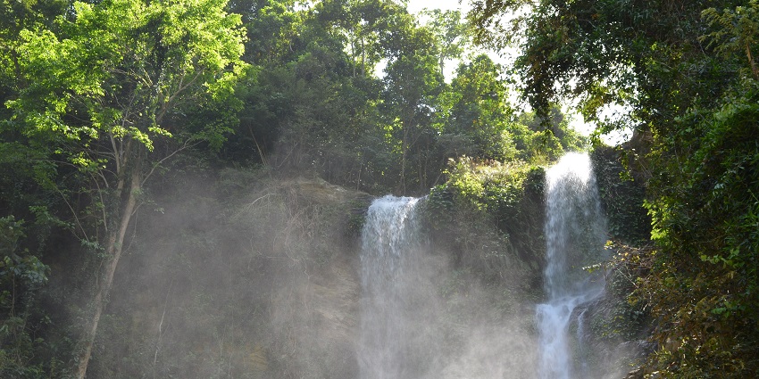 A picture of Kuthiraiyar Falls highlights the adventurous things to do in Palani.
