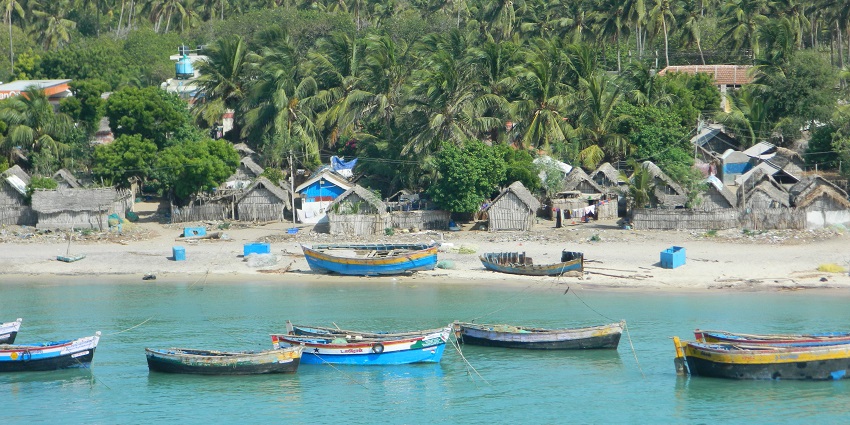 An image of a Pamban bridge, that offers one of the best things to do in Dhanushkodi.