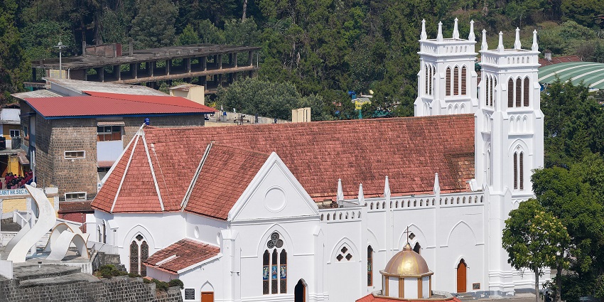 Exploring Sacred Heart Cathedral Church is one of the best things to do in Asansol.