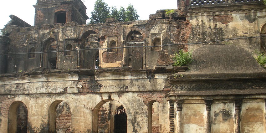 An glimpse of the architectural beauty of Simlapal Rajbari which is a famous tourist attraction.