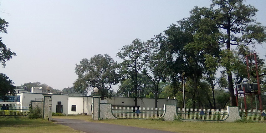 An image of Durgapur Club and locality outside Durgapur Science and Energy Park.