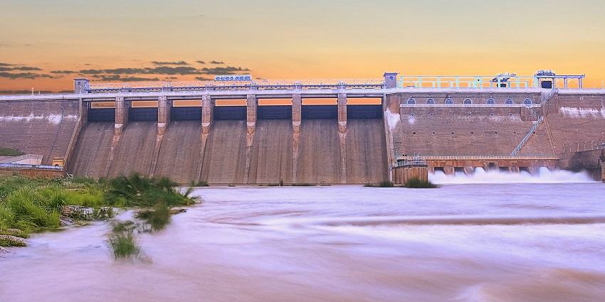 A picture of Vaigai Dam and the surrounding landscape in Theni, ideal for a relaxing walk.