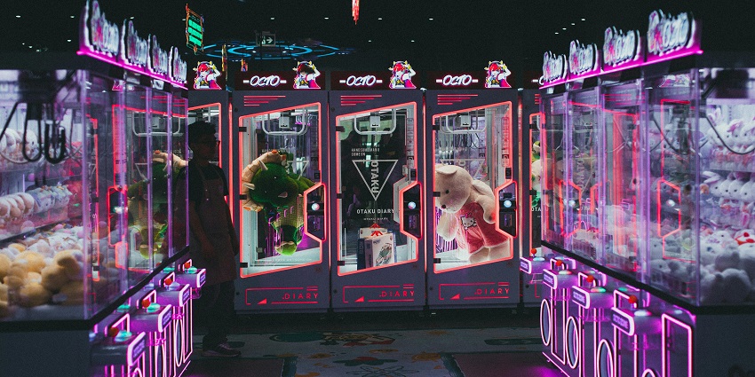 Indulge in exciting games which is one of the things to do in DLF Mall of India.
